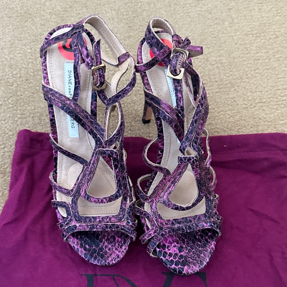 NWT Diane Von Furstenberg Purple Snakeskin Strappy High Heels